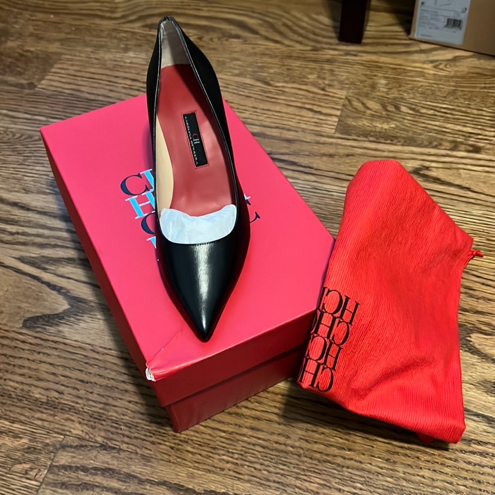 NWT CH Black Leather Pumps Size 36